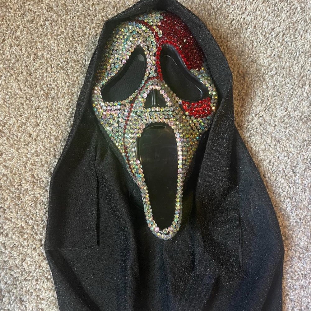 Sparkling Scream Mask Costume